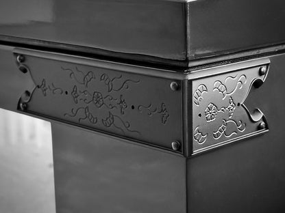Kuro Iris (黒) Table